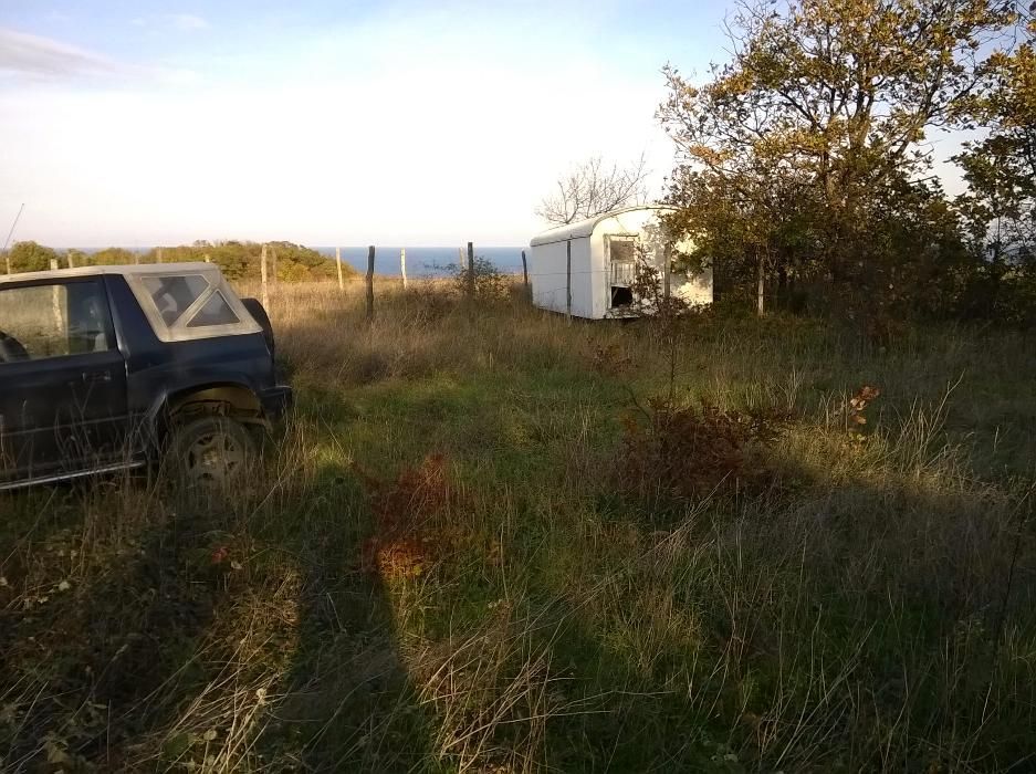 Продавам земя на морето