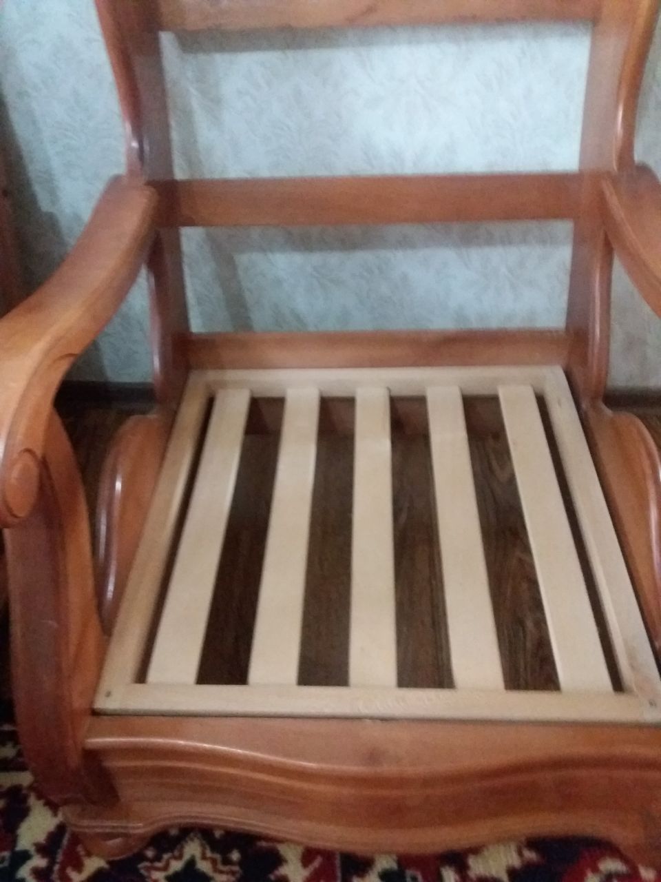 Срочно диван и 2 кресла, деревянная основа, с Советского периода!