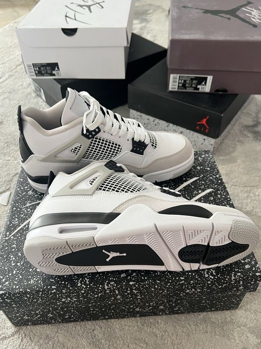 Jordan Retro 4 Military Black