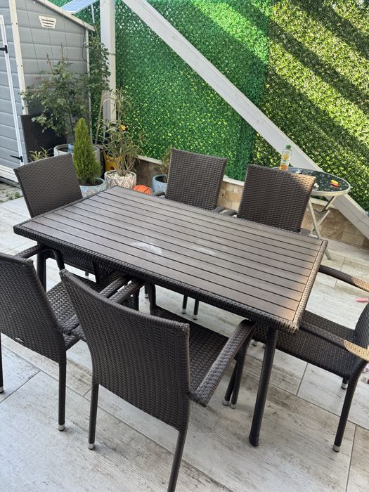 4 scaune, gratuit 4 perne pentru scaune, 100 lei/ bucata