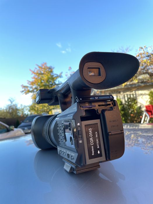 Vând cameră video Panasonic AG90