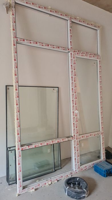 Продам пластиковые окно-двери и батарею