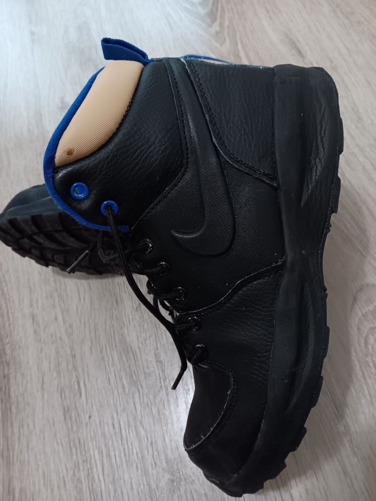 Оригинални обувки NIKE 40 номер.
