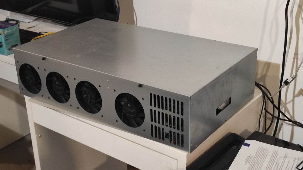 server AI  44 cores cu 6 pci x16 pentru LLM