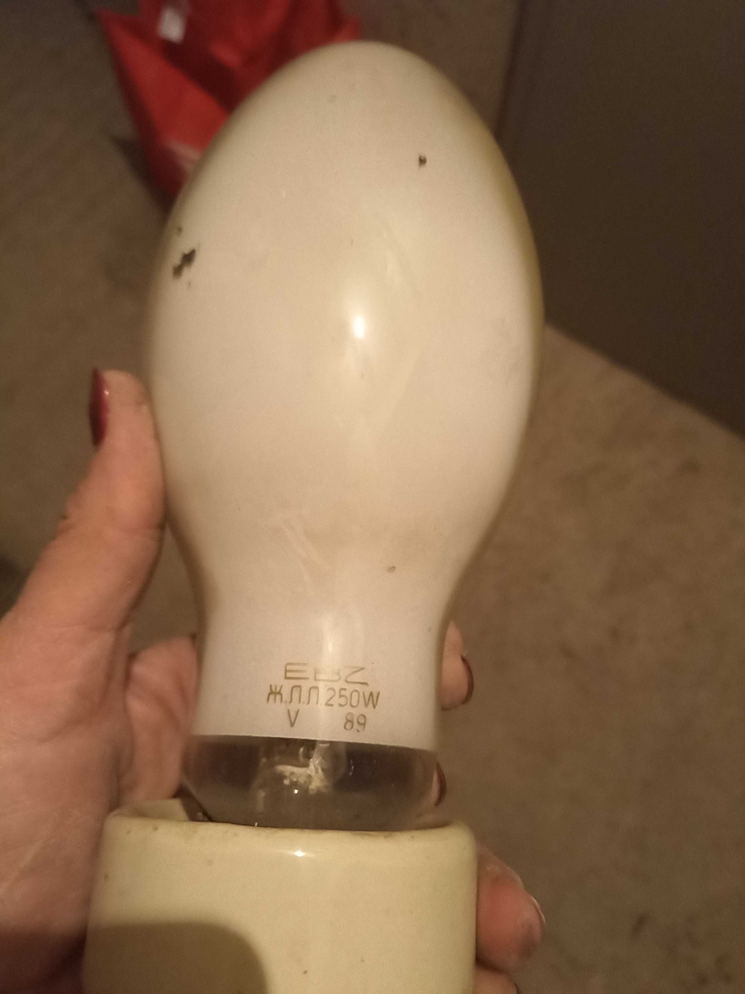 Продавам ретро  икономична  лампа