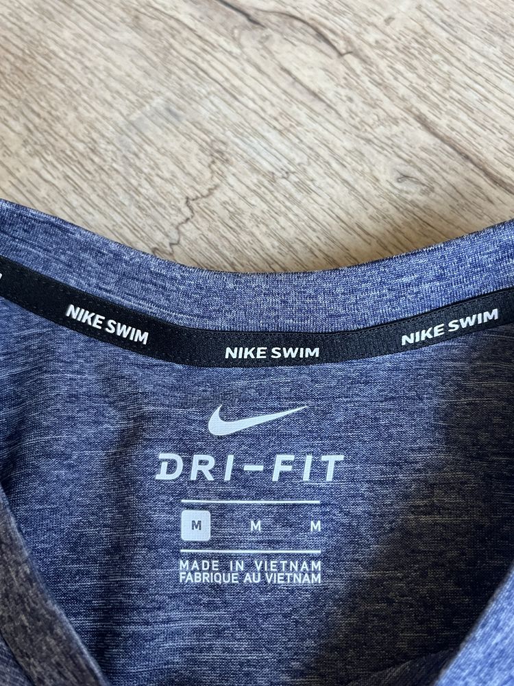 NIKE Dri-Fit Swim - UPF40+ / Нова размер М / Оригинал