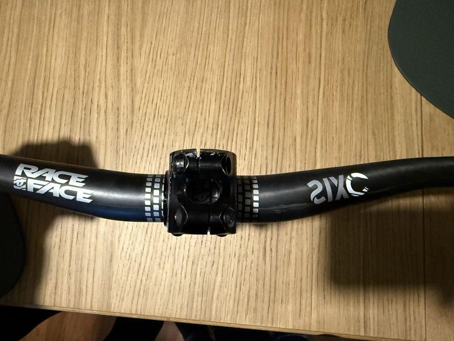 Здравейте, продавам карбоново кормило Raceface SIXC и лапа Rface Atlas