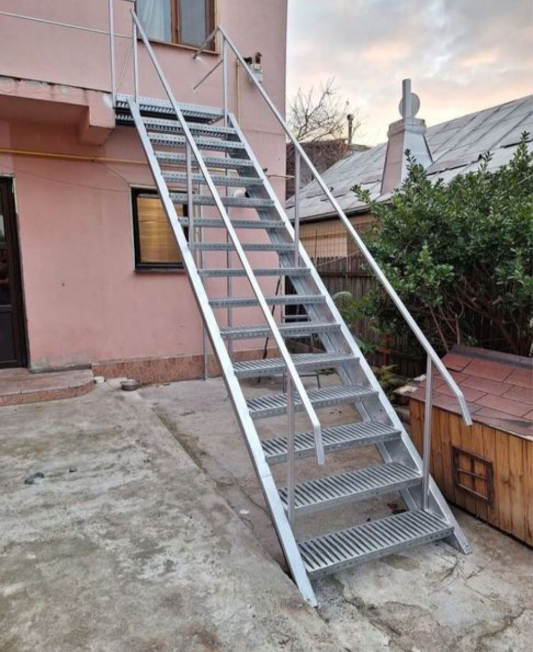 Scări metalice zincate galvanizate