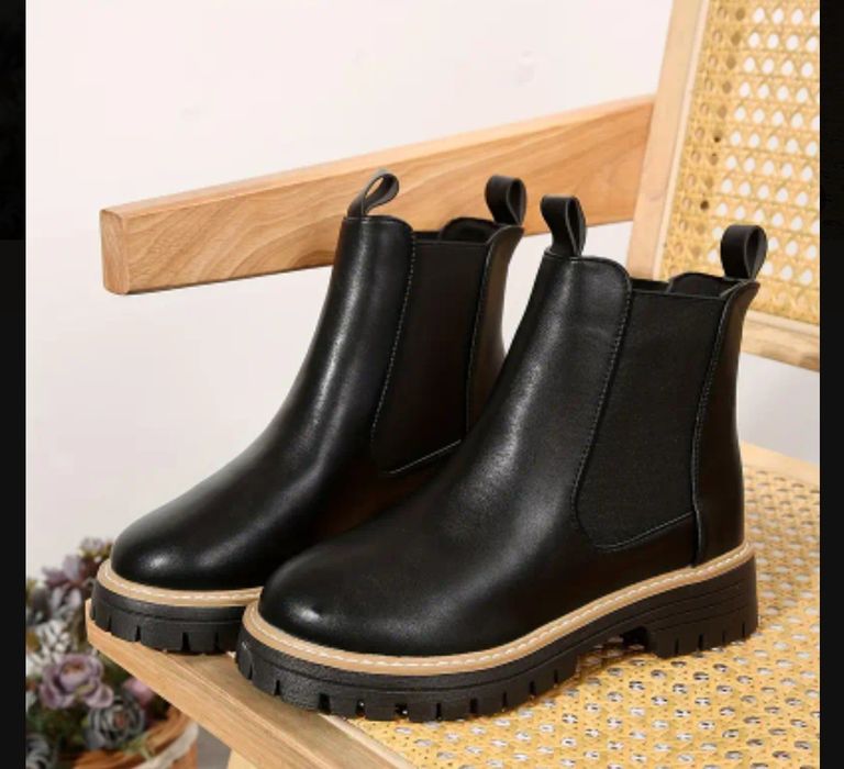 Черни дамски боти тип челси