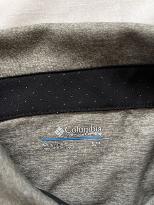 tricou cu guler columbia