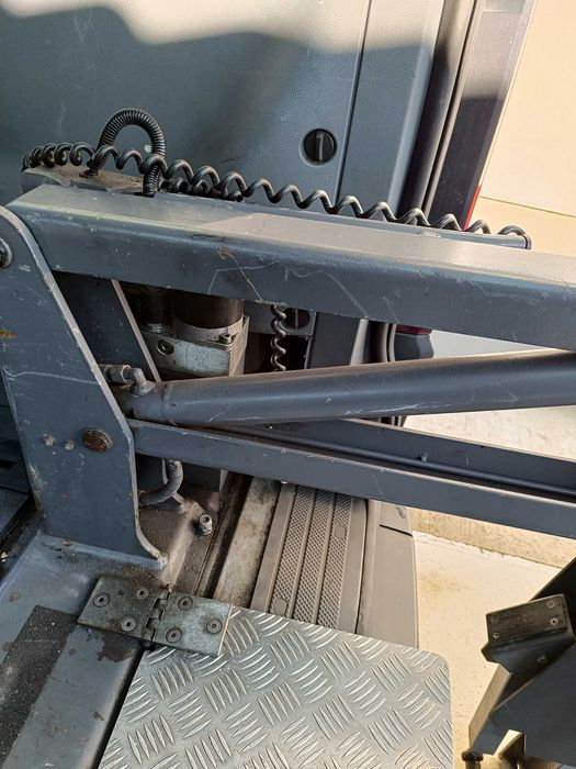 Lift pentru auto - AMF Bruns Linearlift, capacitate 400 KG, 12V