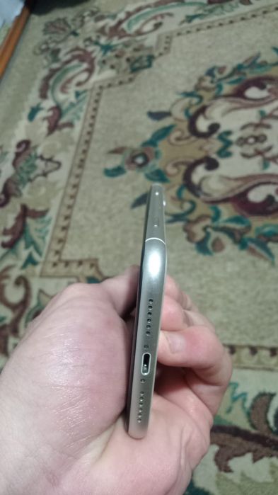 Обменяю айфон 11 на модель выше