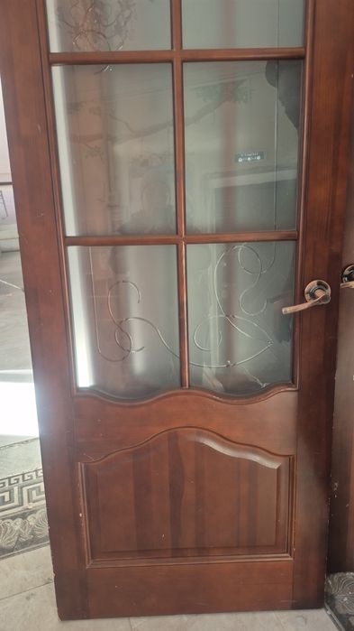 Б/у есік сатылады.5000 тенгеден