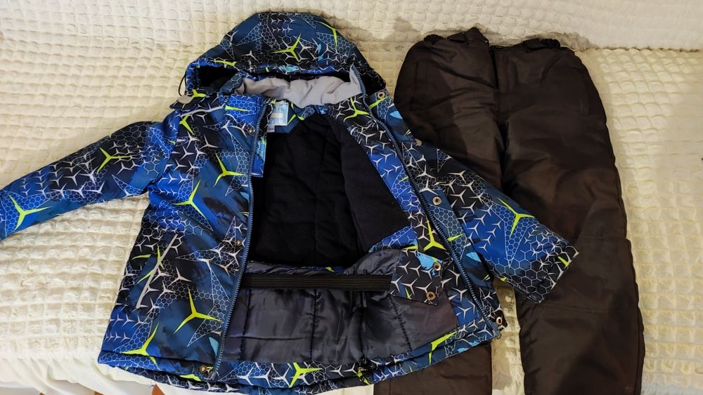 Продам зимний костюм 6-7 лет