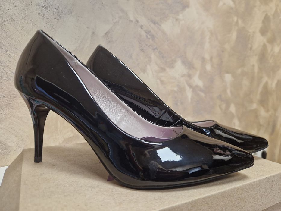 Официални обувки на ток - черен лак, 40