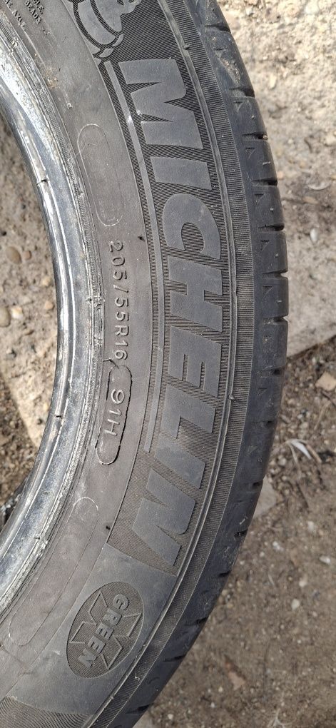 Vand doua anvelope Michelin de vară 205/55r16
