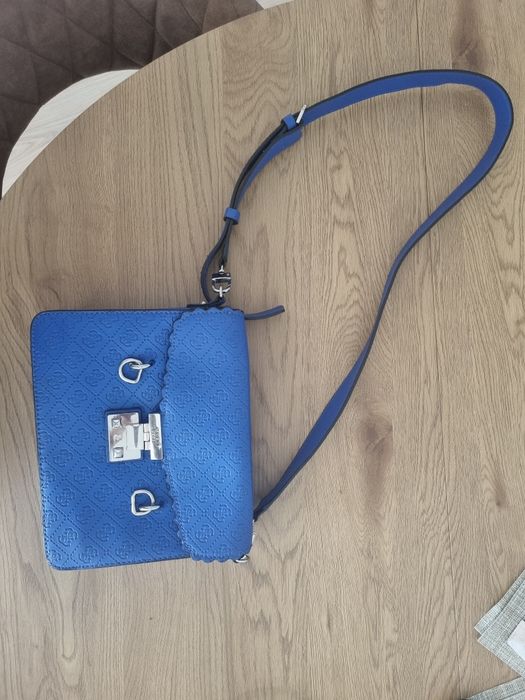 Дамска оригинална чанта Guess
