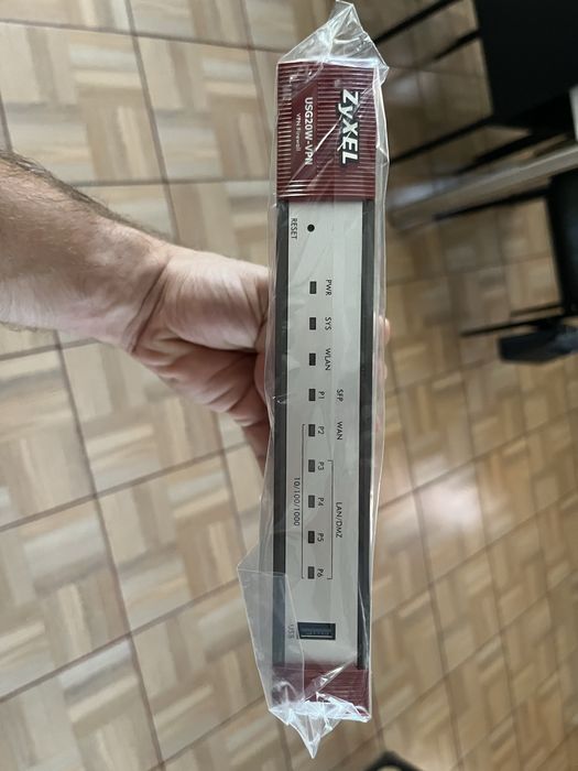 Router wireless ZyXEL [USG200W-VPN] - nou in cutie originala
