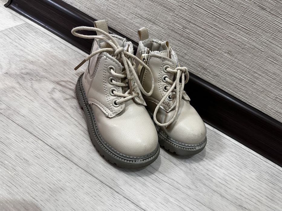 Продам детские сапожки весна - осень