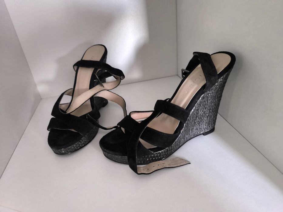 Sandale cu platforma