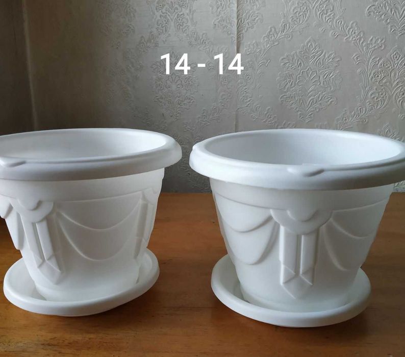 Красивые белые горшочки для цветов