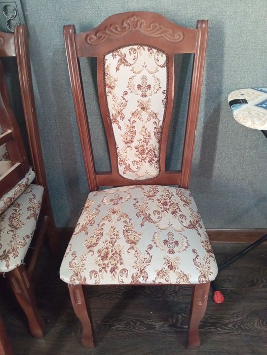 Срочно продам стулья