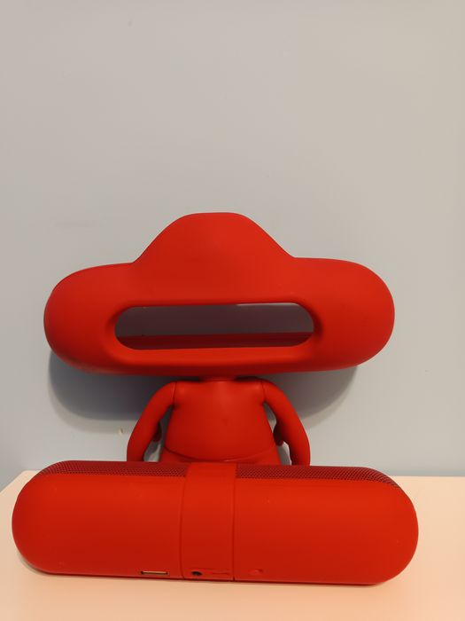 Beats Pill + Dude Stand ЛИМИТИРАНА СЕРИЯ