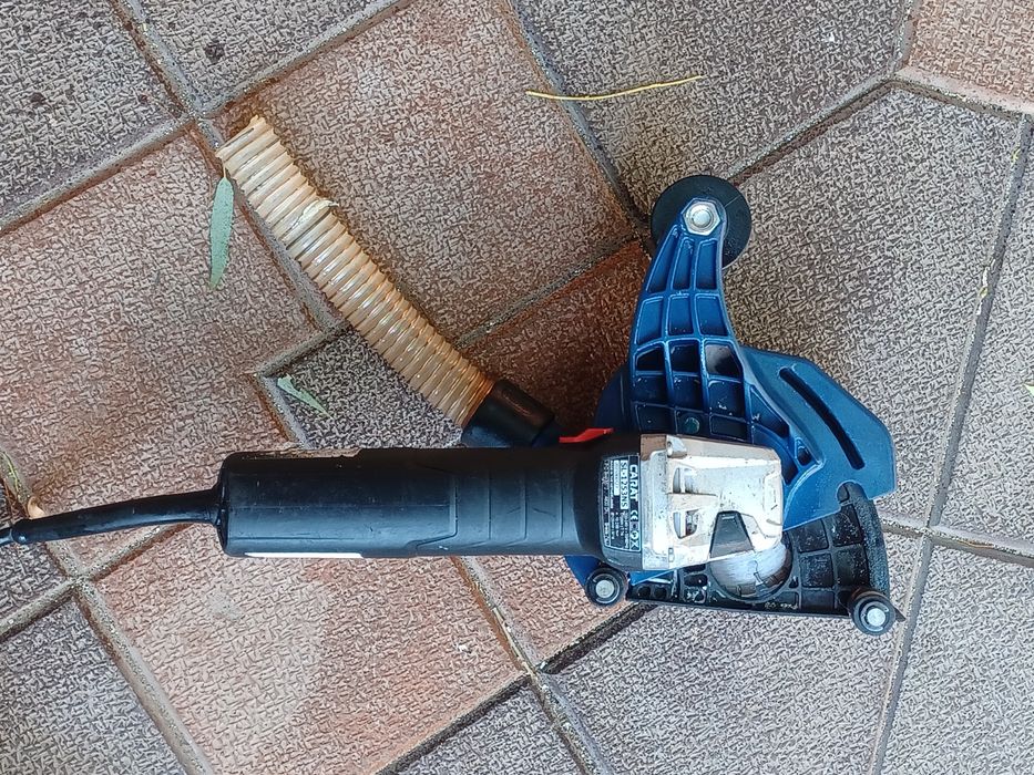 Masina de făcut caneluri CARAT de 1700 W