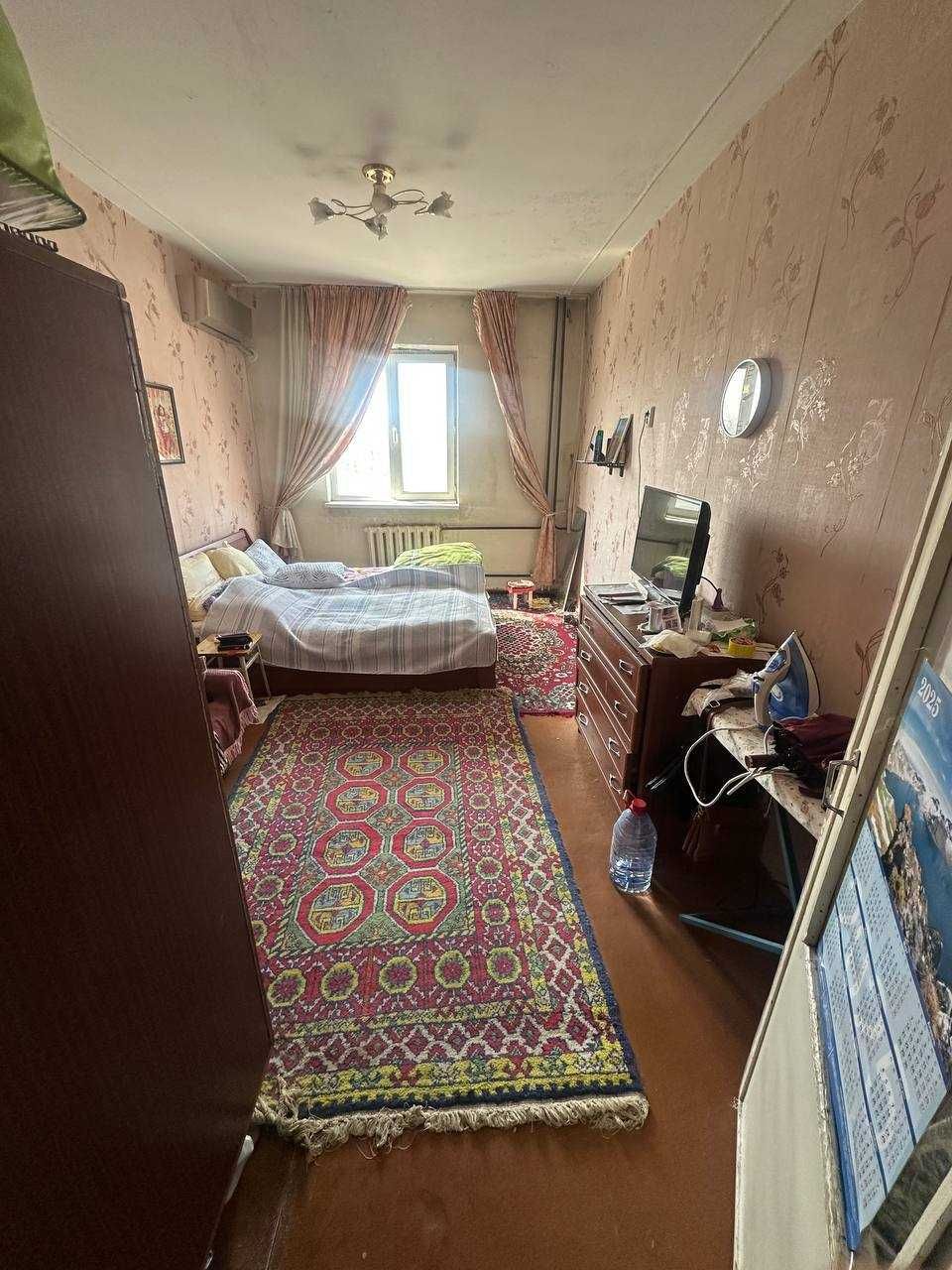 Юнусабад 15 квартал. Продаётся 3х ком квартира. Без ремонта. Метро