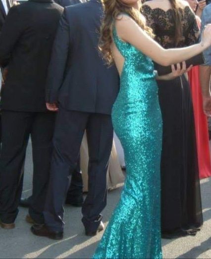 Елегантна вечерна/бална  рокля