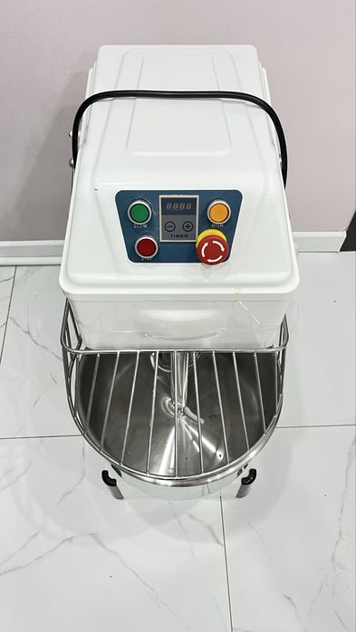 Продам тестомес в отличном состоянии