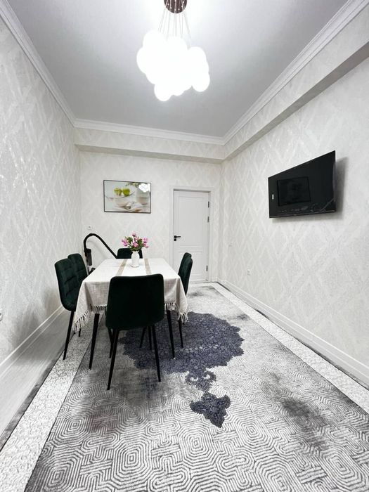 Продается квартира на Чиланзарском районе 3/7/9 100 м2