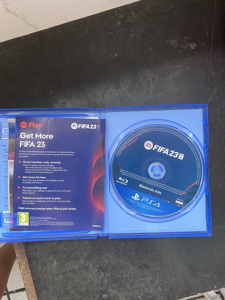 Playstation 5 + 3 игри вид диск