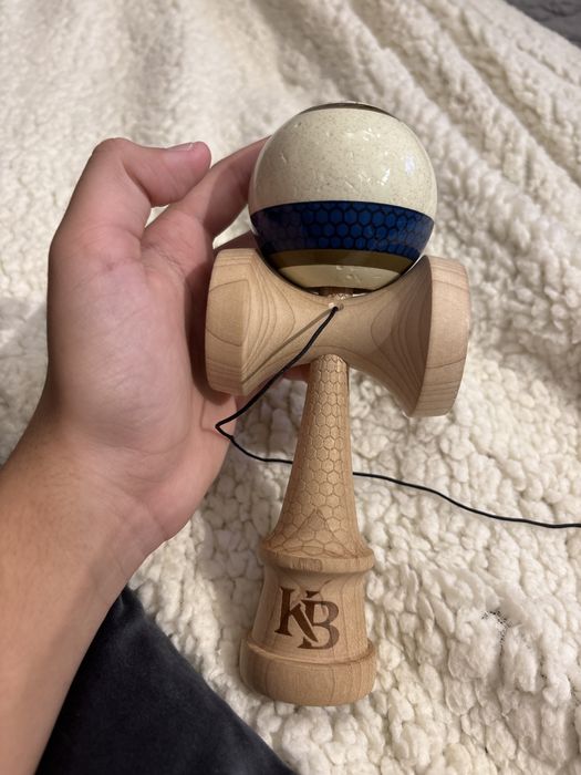 Kendama sol aproape noua