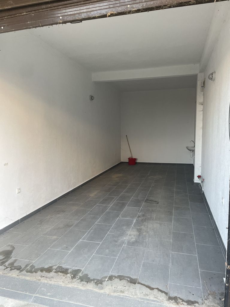 Дава се под наем Гараж / Паркомясто в Петрич - 40 кв.м за 102 € - Снимка #1