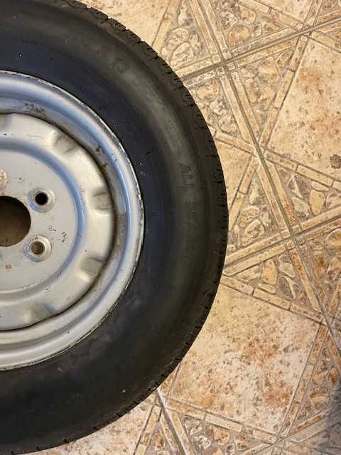 Гума с джанта за каравана
