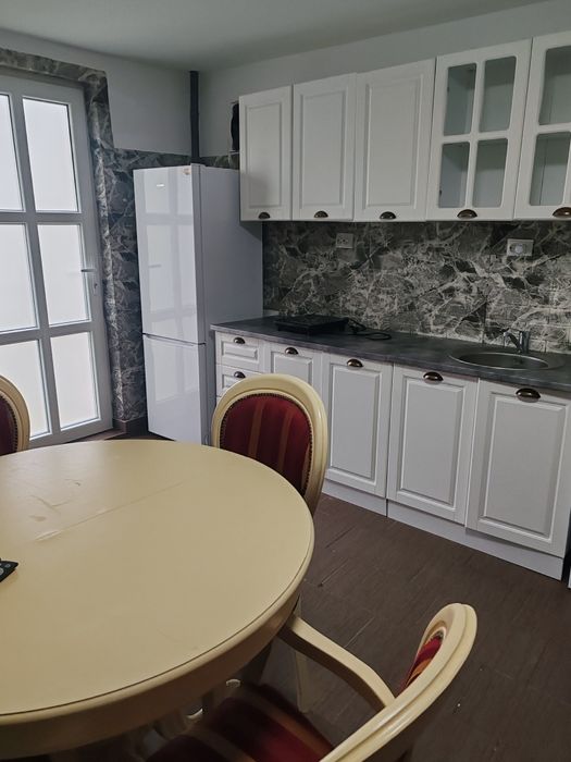 Închiriez apartament 2 camere plus unul cu o camera