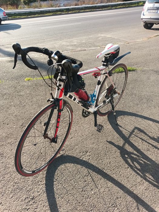 Bicicleta cursiera Cube