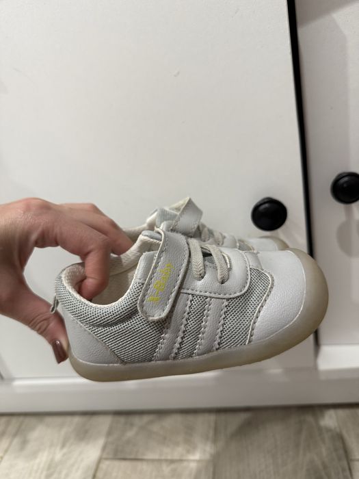 Детские кроссовки тонкие