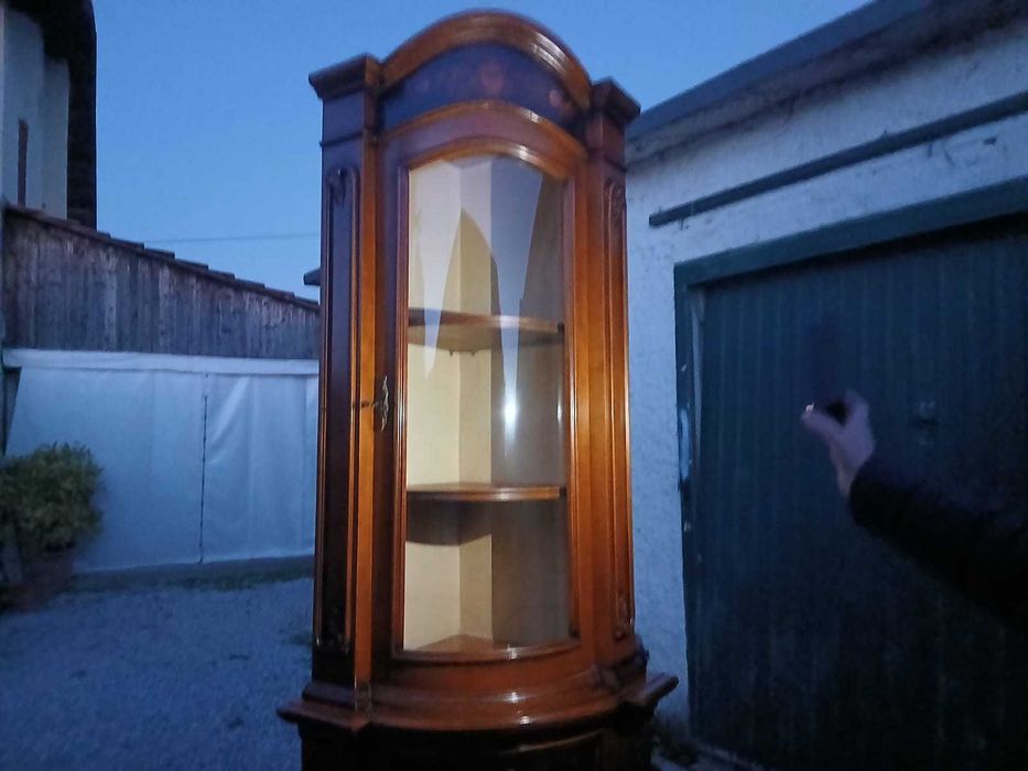 Vitrina Barocc pe Colt