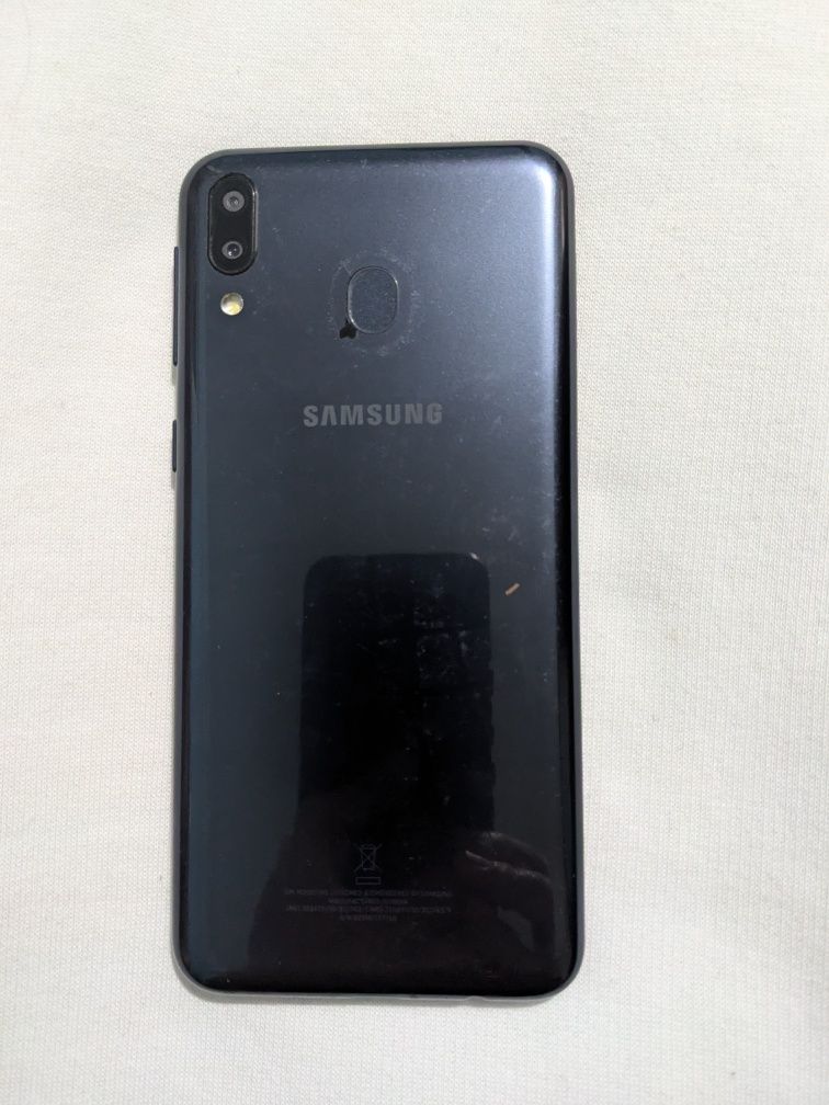 Телефон SAMSUNG M20