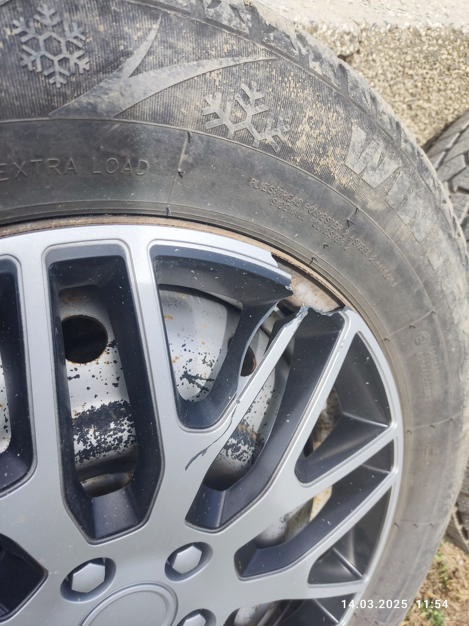 Продавам зимни гуми 215/60R16 с джанти и тасове – комплект 4 броя