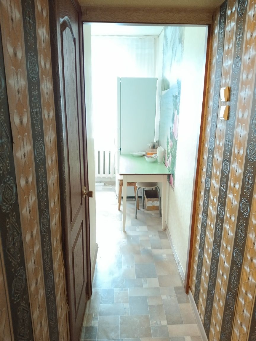 Продам 3 х комн квар. 4 мкр, дом 28, 2 этаж.
