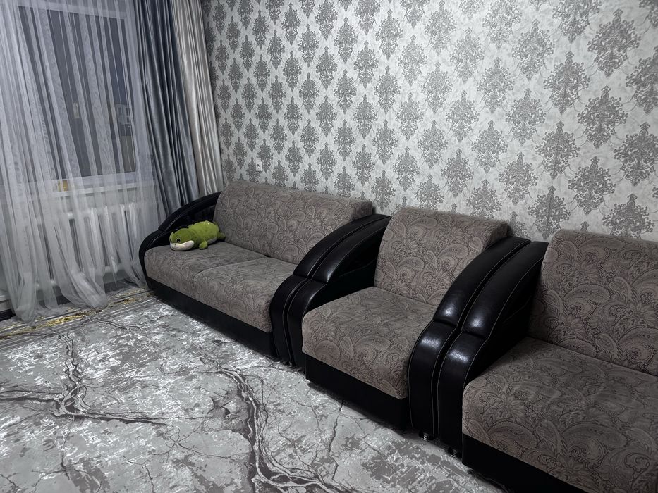 Продам диван и два кресло.