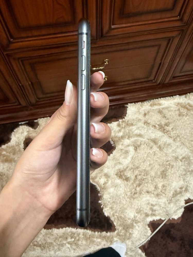 iphone 11  black