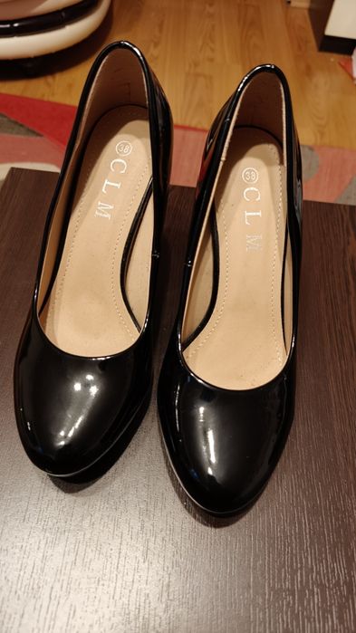 Pantofi negri cu toc