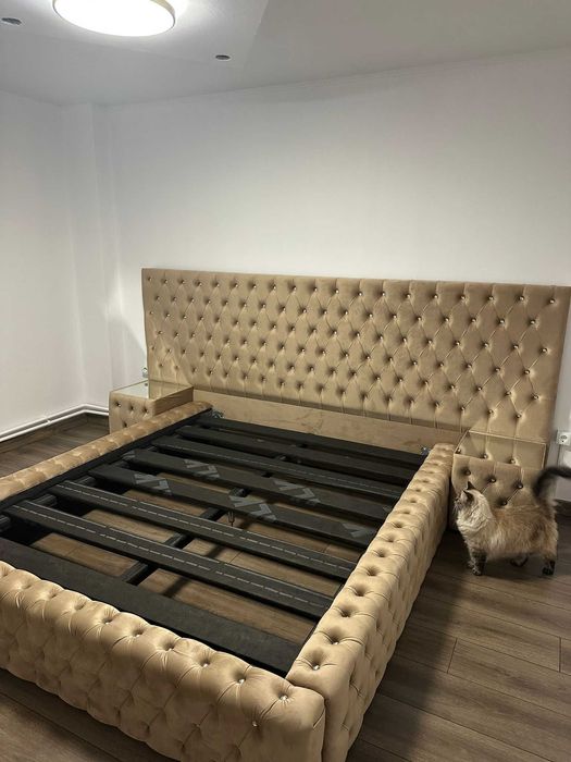 Pat chesterfield cu noptiere