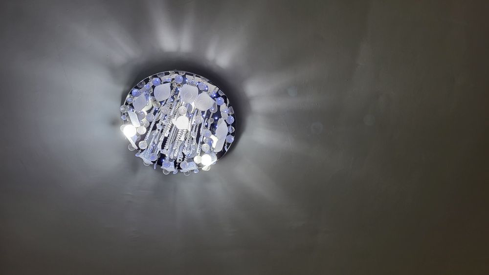 Продам Люстру в отличном состояний.