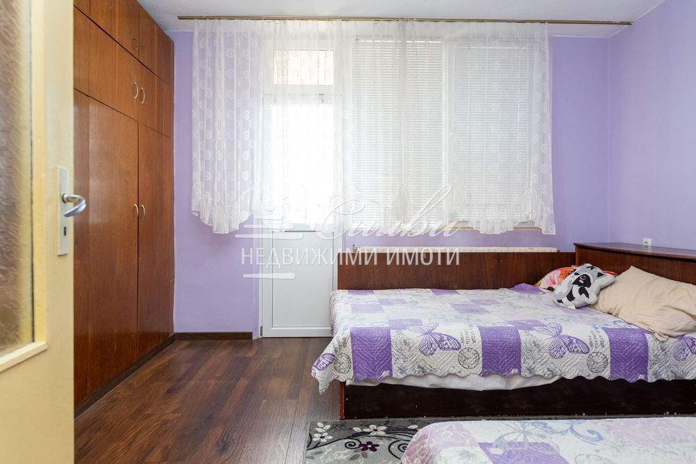 Продава се Тристаен апартамент в Шумен, Тракия - 91 кв.м за 1205 €/кв.м - Снимка #2