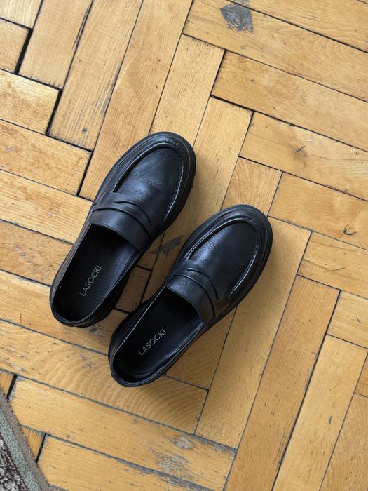 Черни лоуфъри от естествена кожа Lasocki 39